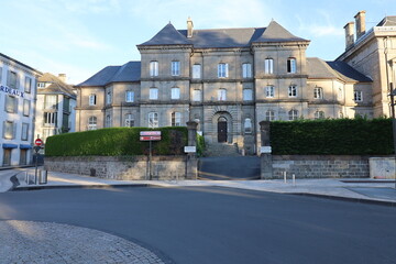 Bâtiment typique, vue de l'extérieur, ville de Aurillac, département du Cantal, France