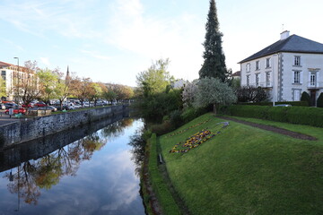 La rivière Jordanne dans la ville, ville de Aurillac, département du Cantal, France