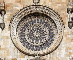 il rosone in facciata del Duomo di Como