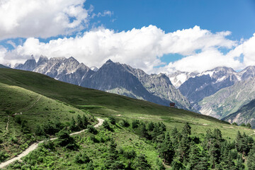 Wandergebiete am Kaukasus nahe der Stadt Mestia /  Hiking areas in the Caucasus near the city of Mestia