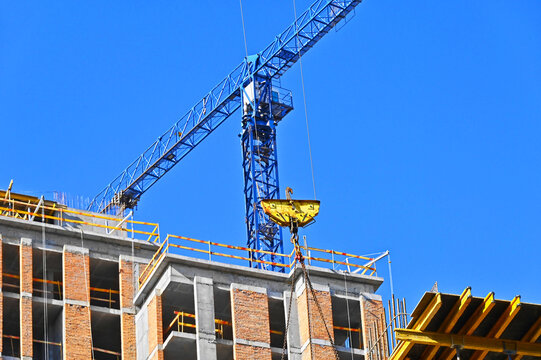 Tower crane, winch and construction