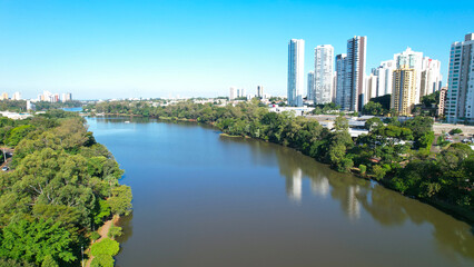Fototapeta na wymiar Lago Igapó na cidade de Londrina no Estado do Paraná, Sul do Brasil 