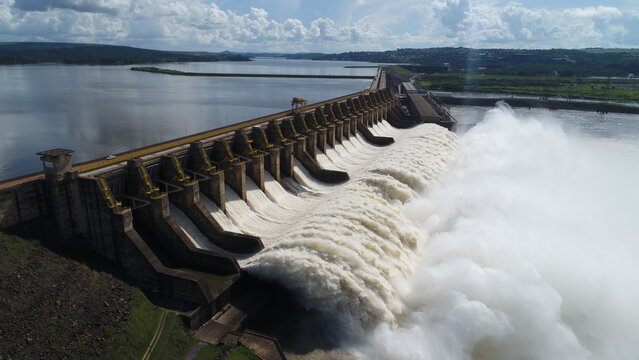 Barragem, Usina hidrel&eacute;trica de Tucuru&iacute;, Par&aacute;, Brasil