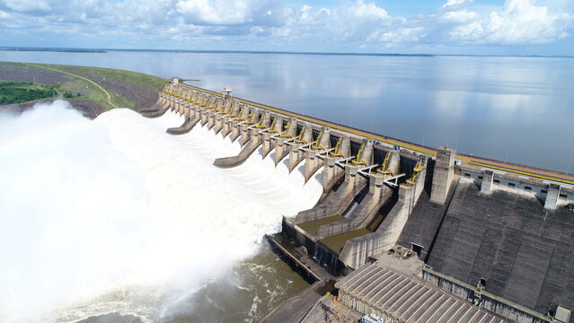 Barragem, Usina hidrel&eacute;trica de Tucuru&iacute;, Par&aacute;, Brasil