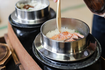日本食　釜めし　炊き込みご飯