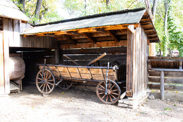 Fototapeta na wymiar Old wooden wagon in the countryside