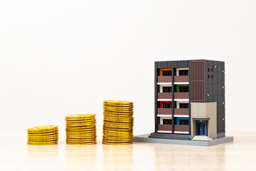 Obraz premium 住宅模型とおもちゃの金貨