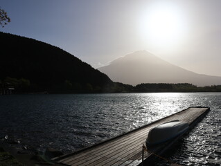 田貫湖の桟橋からの富士山