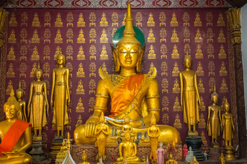Obraz premium The gold Buddha statue at Wat Sop Sickharam in Luang Prabang, Laos