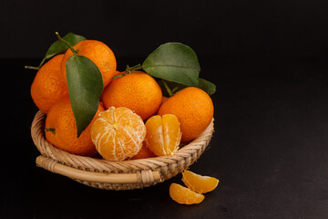 Tangerines in a Basket. Jeruk Santang Tangerine.