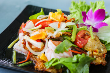 Fried egg salad with shrimp