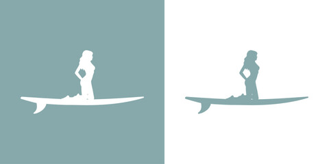 Logo club de surf. Silueta de mujer de rodillas encima de una tabla de surf - obrazy, fototapety, plakaty