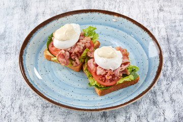 poached egg on the toast
