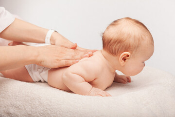 Baby chiropractic back treatment