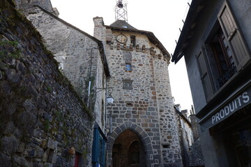 Le beffroi, tour de l'horloge, village de Salers, département du Cantal, France