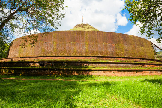 Yudaganava Rajamaha Viharaya Temple