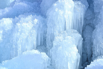 極寒の中で作られた氷柱