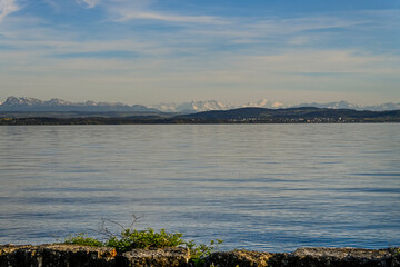 Cortaillod, Petit-Cortaillod, Neuenburgersee, Seeufer, Dorf, Schiffssteg, Abendstimmung, Hafen, Seerundfahrt, Wassersport, Frühling, Alpen, Alpenpanorama, Neuchâtel, Schweiz