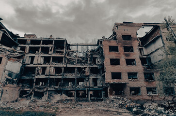 Fototapeta premium destroyed school building in Ukraine