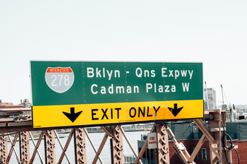 Brooklyn - Queens transit road sign -  Brooklyn Bridge.