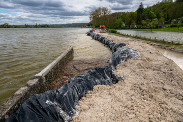 Inondations de la Seine  à Bardouville  (76) les 09 et 10 avril 2023. Colmatage provisoire de la...