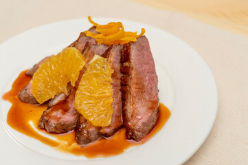 鴨のローストのオレンジ添え