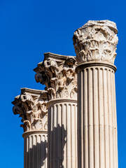 Détails sur le sommet des colonnes du théâtre romain de Cordoue