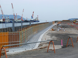 工事現場のコンクリート作業用木枠。
瀬戸内海沿岸の建設現場。