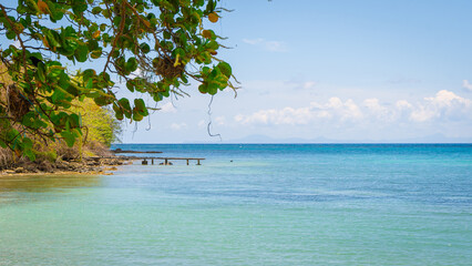 Ponton de la plage de l'anse Mabouya au Marin en Martinique, Antilles Françaises.