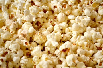 Crunchy, fluffy popcorn, bursting with flavor and warmth, perfect for cozy movie nights or festive...