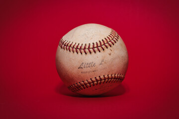 Pelota antigua de béisbol
