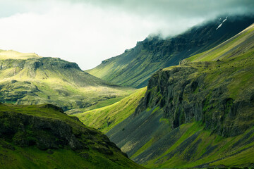 Dramatic Icelandic mountain with sunlight shining in summer - obrazy, fototapety, plakaty