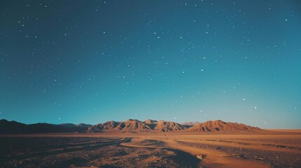 Obraz premium Twilight Starscape over Desert Mountain Range 