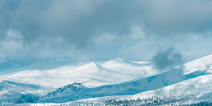 View towards the Rondane Mountains above the Gudbrandsdalen Valley by Harpefoss, Norway, in winter.