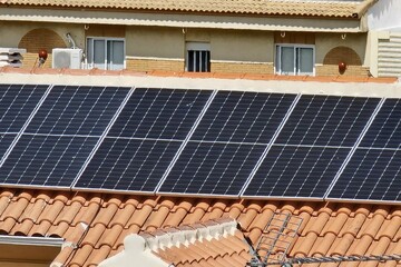 Panneaux solaires sur le toit