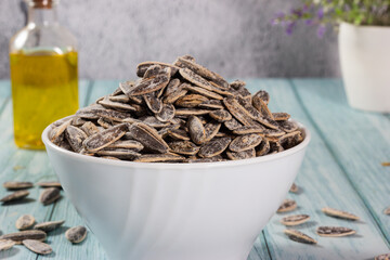 Natural snack: Sunflower seed bowl