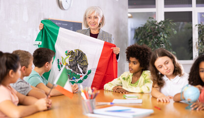 Kids learning together about mexico in geography class