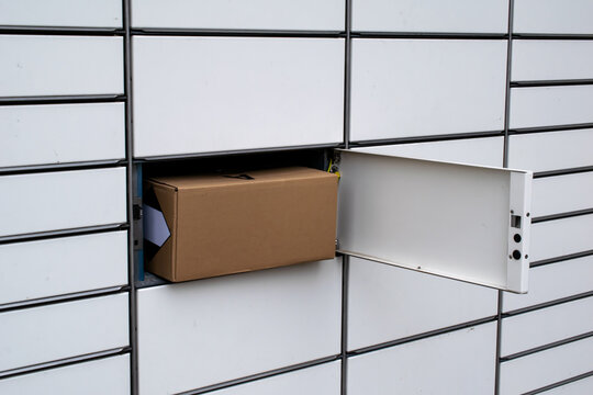 shipment in a parcel locker box