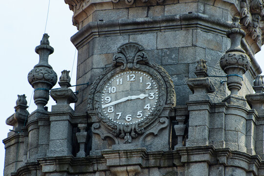 Regl&oacute;gio da torre dos cl&eacute;rigos do Porto