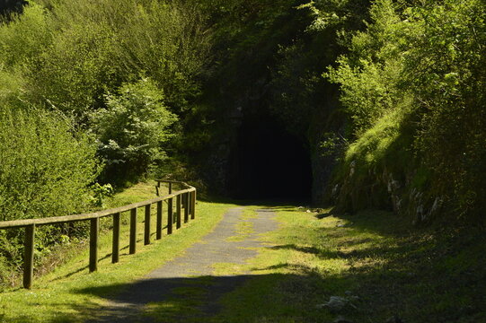 SENDA VERDE DEL TREN MINERO DE LLOREDO.CONCEJO DE MIERES .PRINCIPADO DE ASTURIAS (SPAIN).