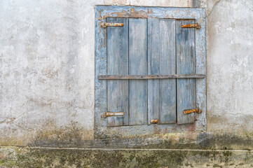 Fototapeta na wymiar Old wooden window shutter