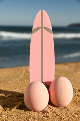 Painter Easter eggs and surfboard on sea beach - obrazy, fototapety, plakaty