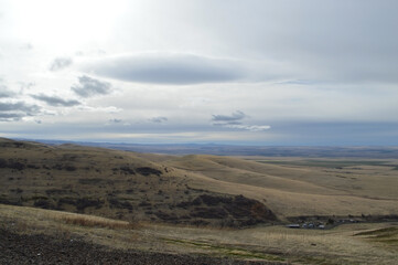 Fototapeta na wymiar Eastern Oregon's Vast Expanse: Overcast Landscape with Circular Cloud
