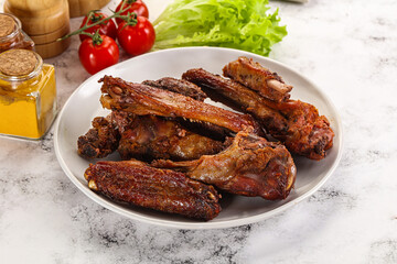Roasted duck wings with sauce