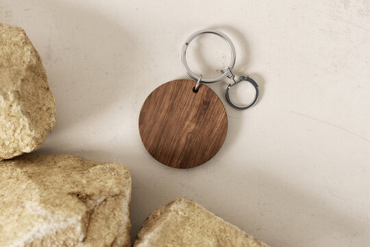 Vintage round wooden keychain mockup. 3D rendering