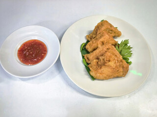  Fried Tofu with Vegetables and Shrimp, Served with Bangkok Sauce
