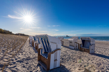 Strandkörbe mit Sonnenstern in Zingst an der Ostsee.