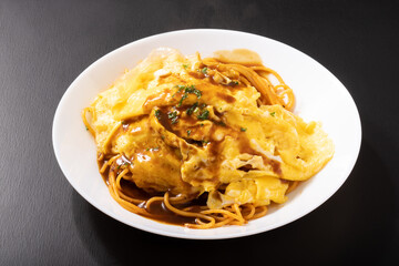ミートソースオムパスタ（デミグラスソース）
