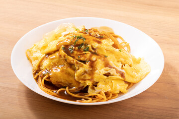 ミートソースオムパスタ（デミグラスソース）