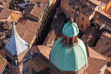 Fototapete Rund A high-angle shot of Bologna city center, highlighting the Church of Saints Bartholomew and Cajetan, surrounded by historic buildings and narrow streets © Artem